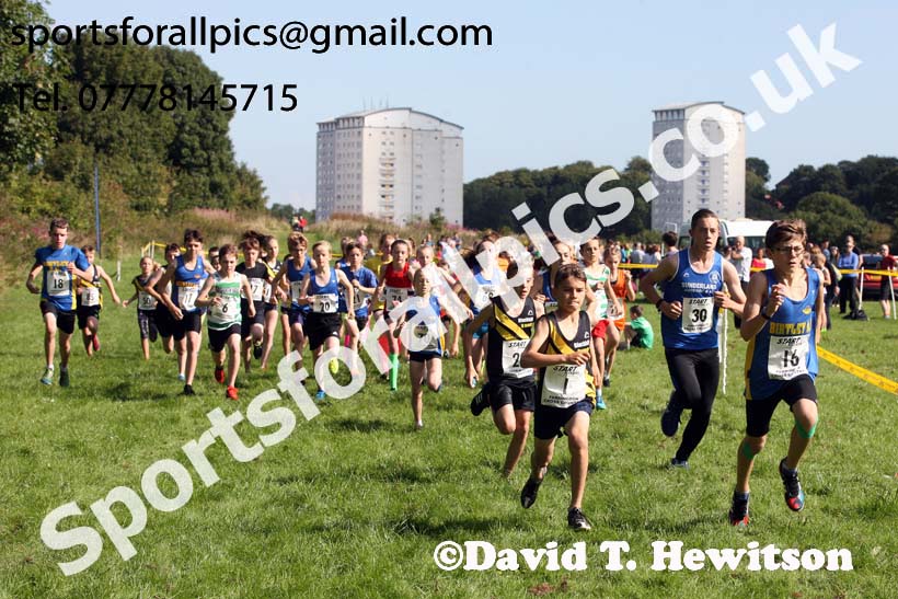 Boys and girls under-13s, Sunderland Harriers Cross Country, Farrington, Sunderland. Photo: David T. Hewitson/Sports for All Pics